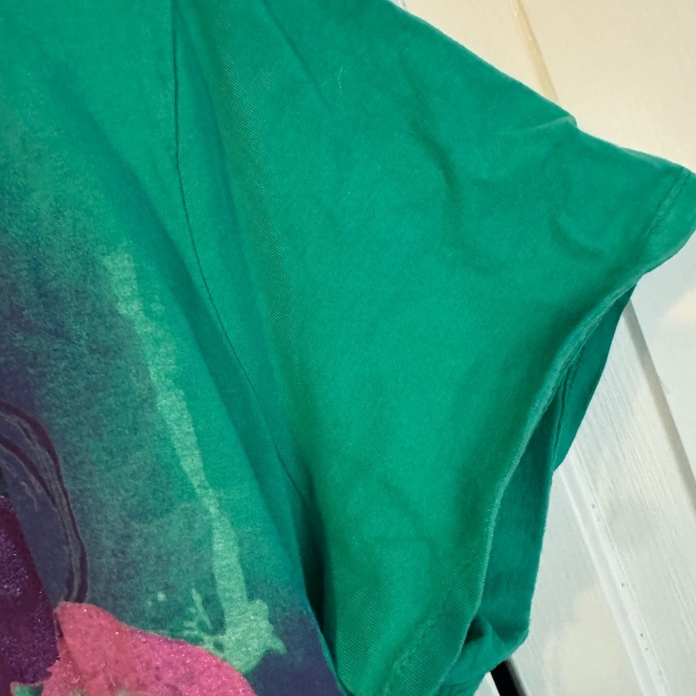 Beautiful happy flower tee shirt that can be dressed up or down. Must have - Picture 5 of 7